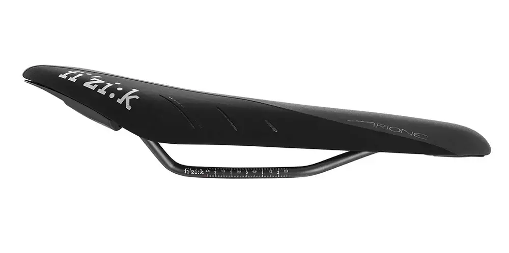 Fizik Arione R3 Kium Regular Zadel Zwart
