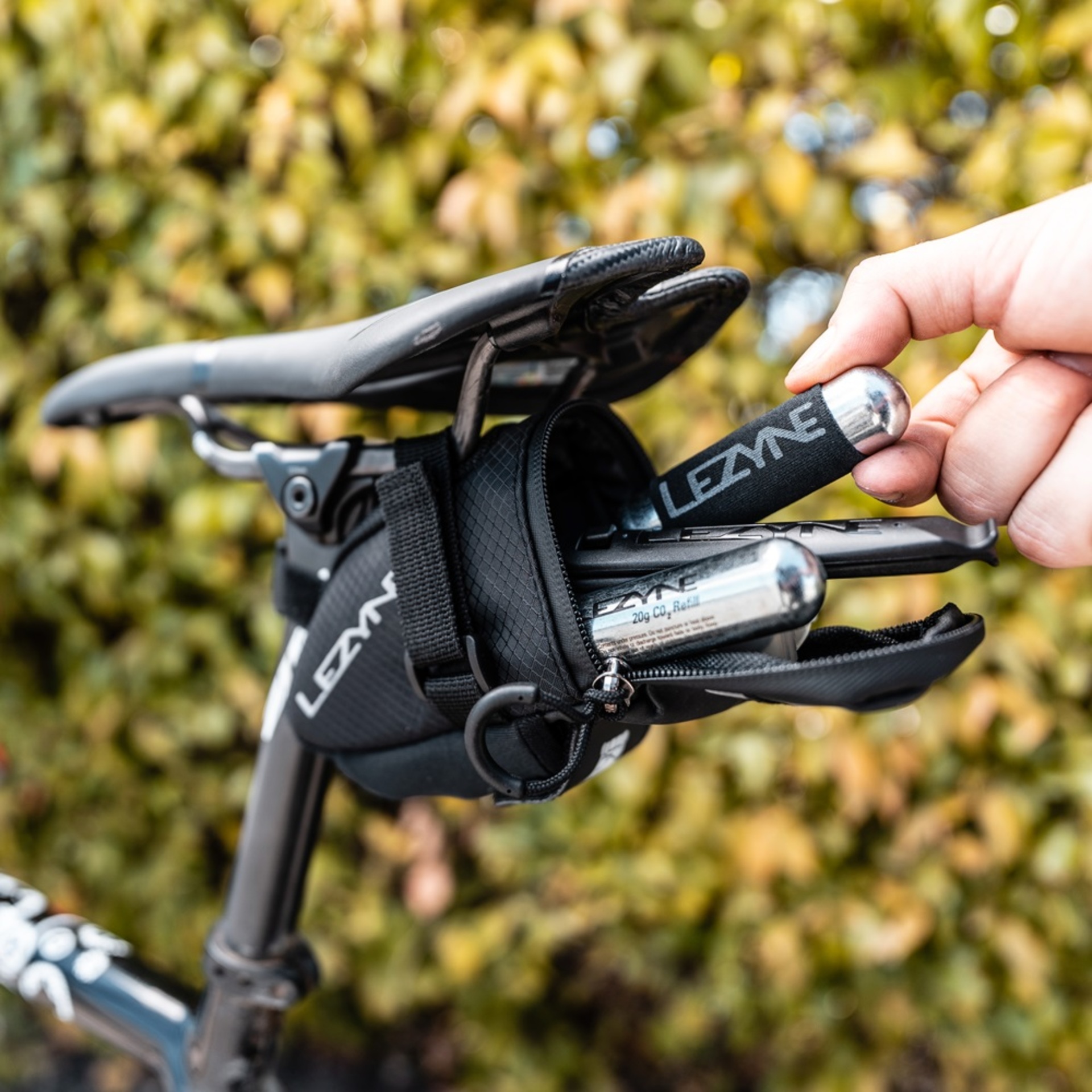 Lezyne M-Caddy Zadeltas Zwart/Zwart