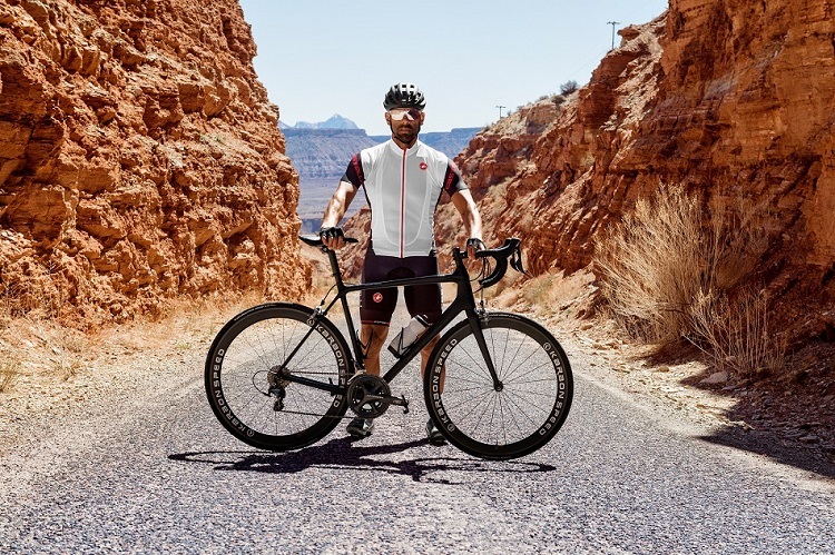 Abus AirBreaker Race Fietshelm Zwart