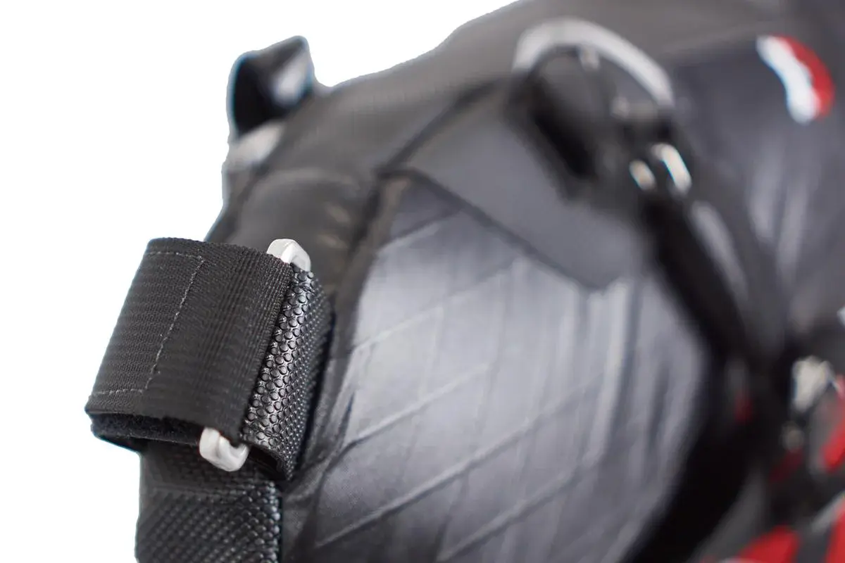 Revelate Designs Terrapin 8L System Zadeltas inclusief Waterdichte Zak Zwart