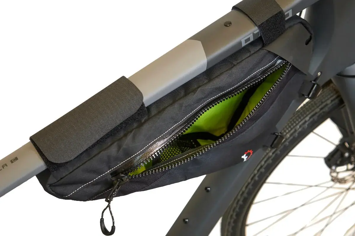 Revelate Designs Sandur Frametas L 2.4L Zwart