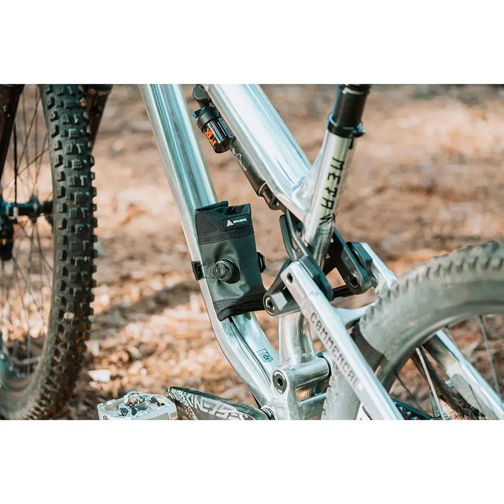 Granite Design Quiver Roll-up Zadeltas Zwart