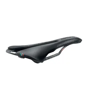Repente Prime 3.0 142mm LCF Zadel Carbon Rails Zwart